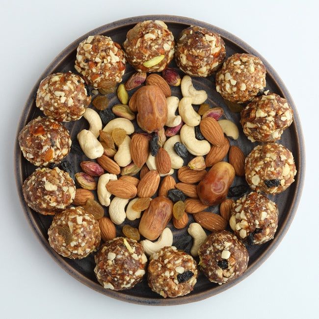 Oats With Nuts & Dates Ladu (Ramzan Special )